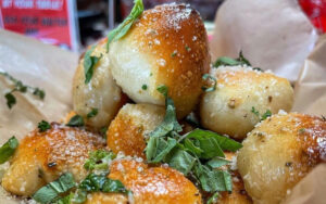 Italian restaurant style Garlic knotsserved at mamads in hermosa-